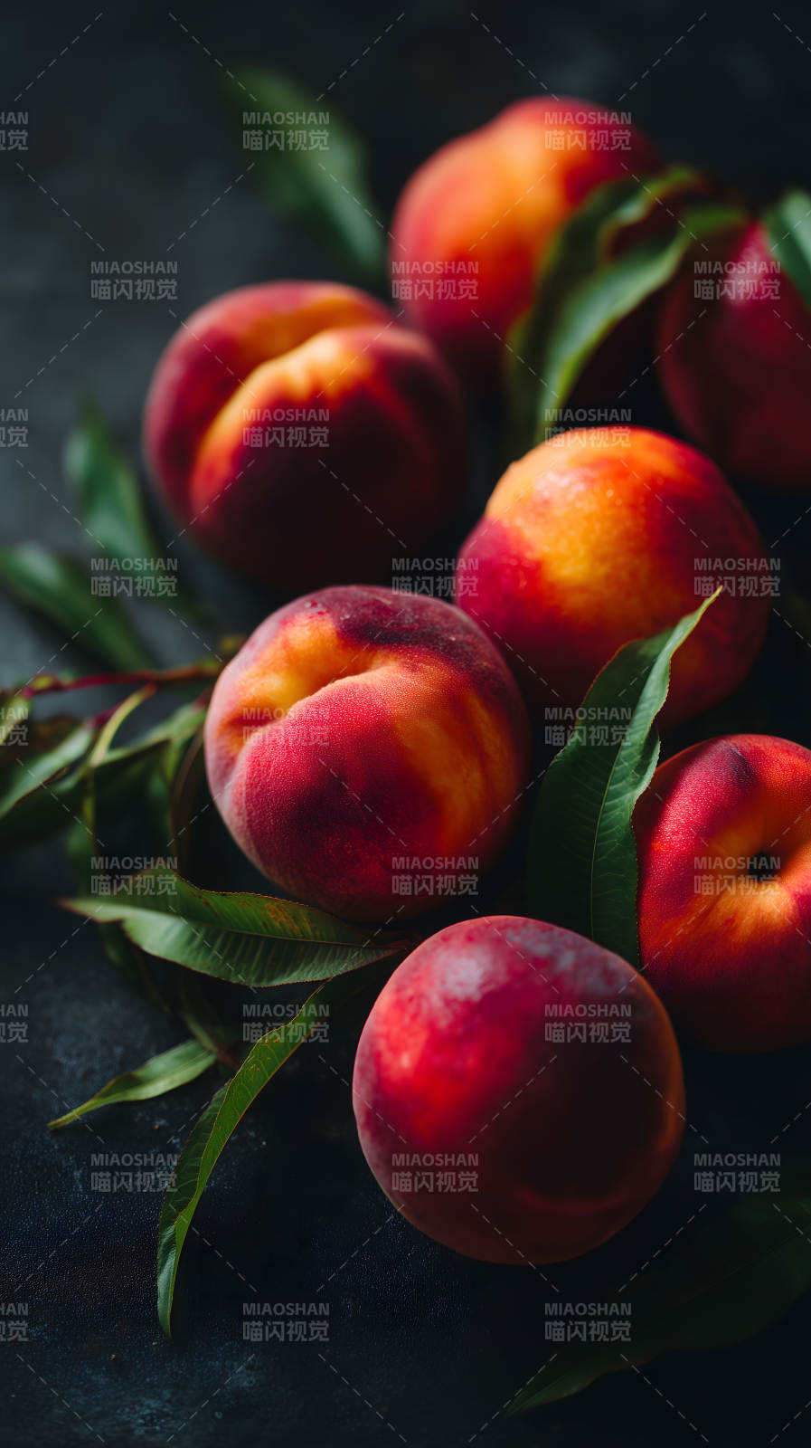 鲜美多汁的水蜜桃图片