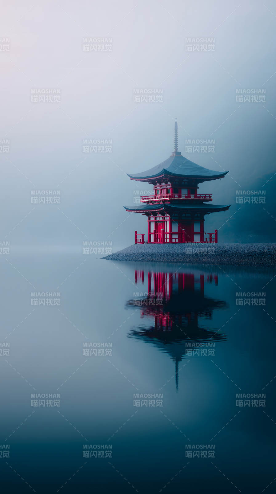 湖泊红塔静谧风光图片