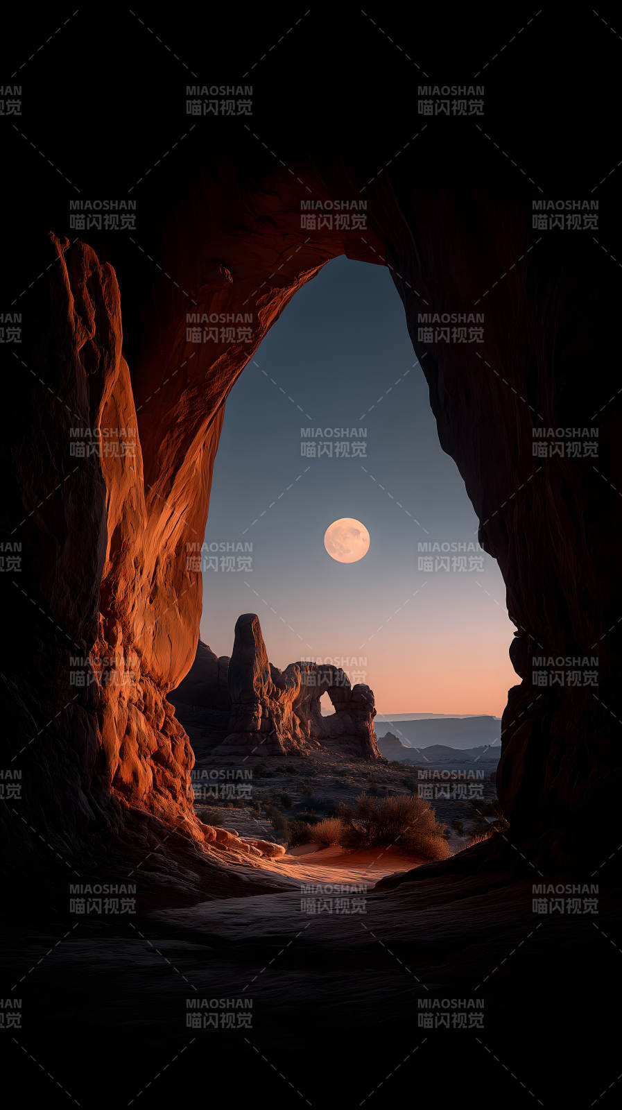 月亮峡谷拱门夜景图片