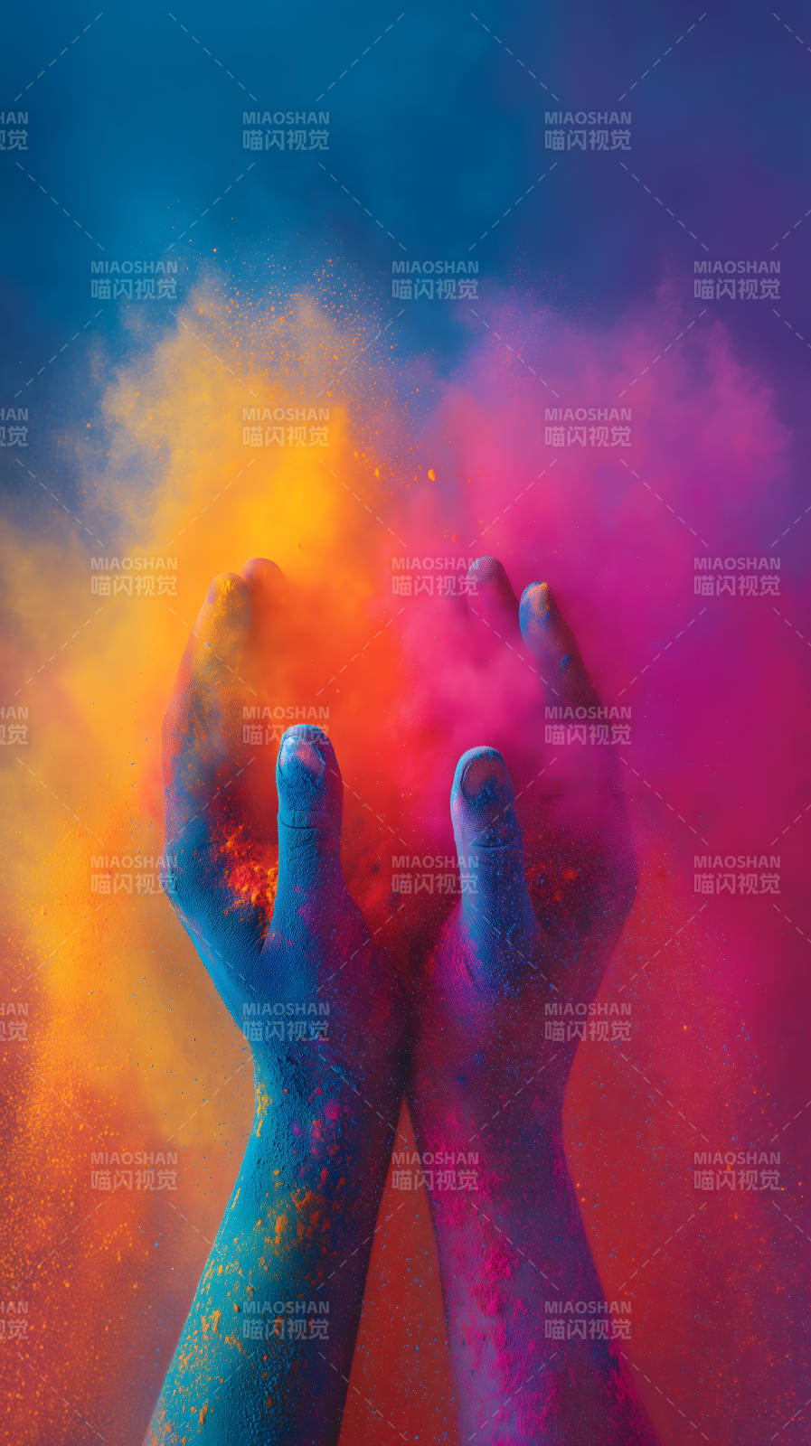 彩色粉末中的双手图片