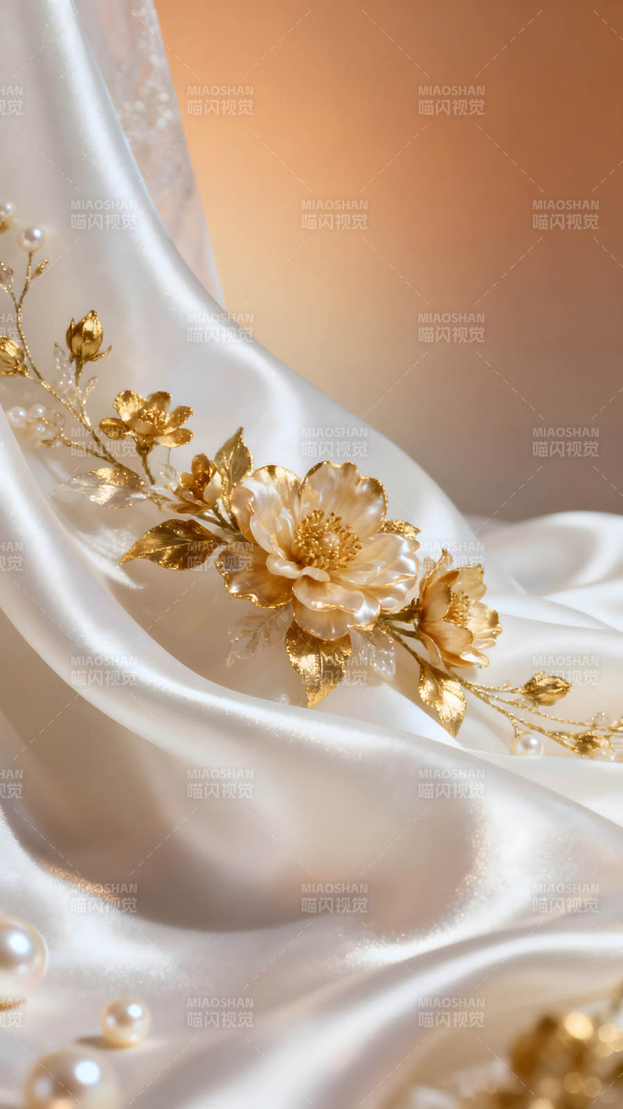 金饰花朵缎面装饰图片