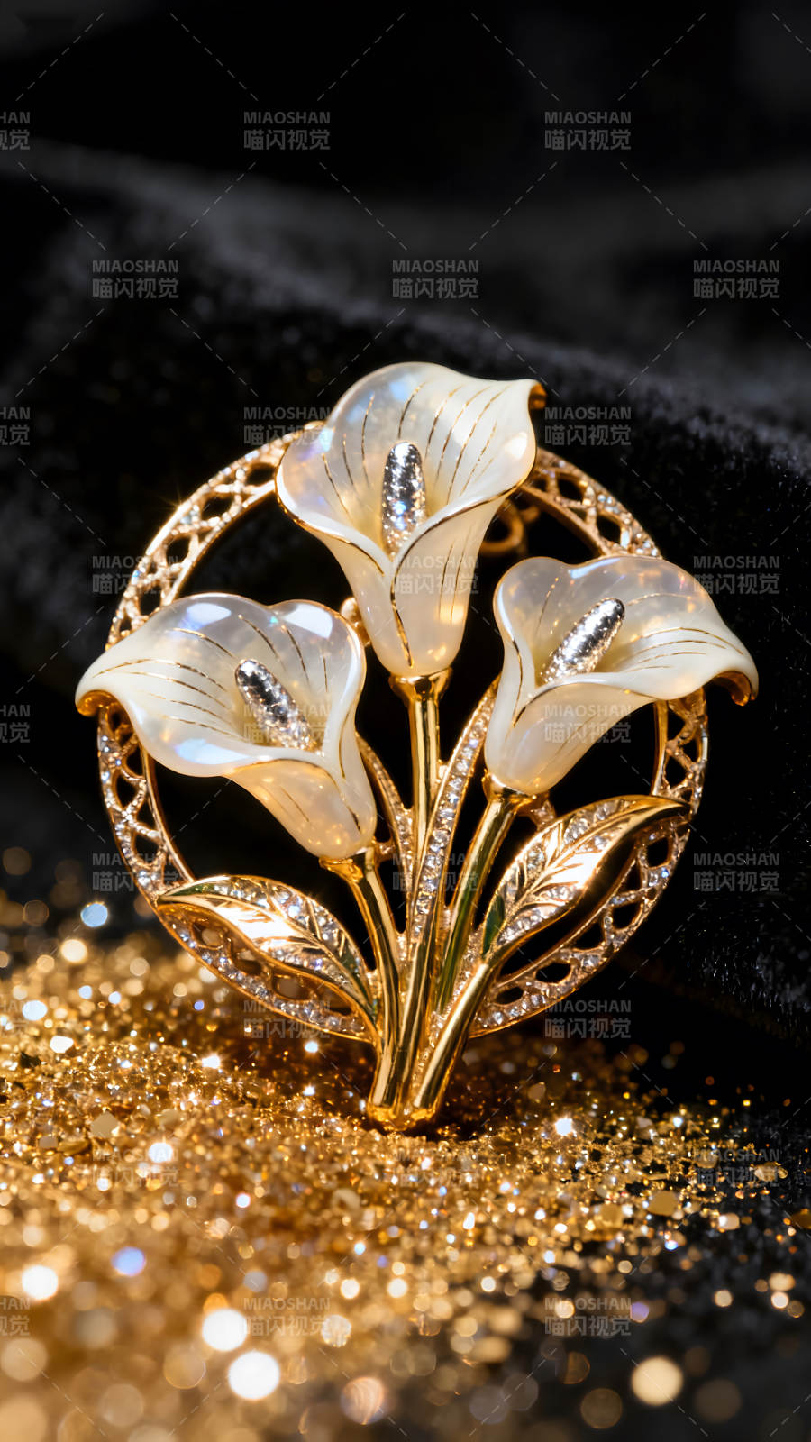 金色花朵胸针闪耀光芒图片