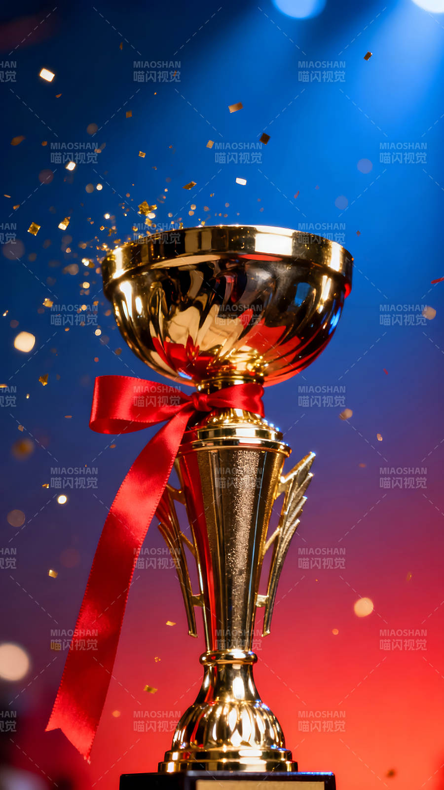 金灿灿的奖杯庆祝胜利图片