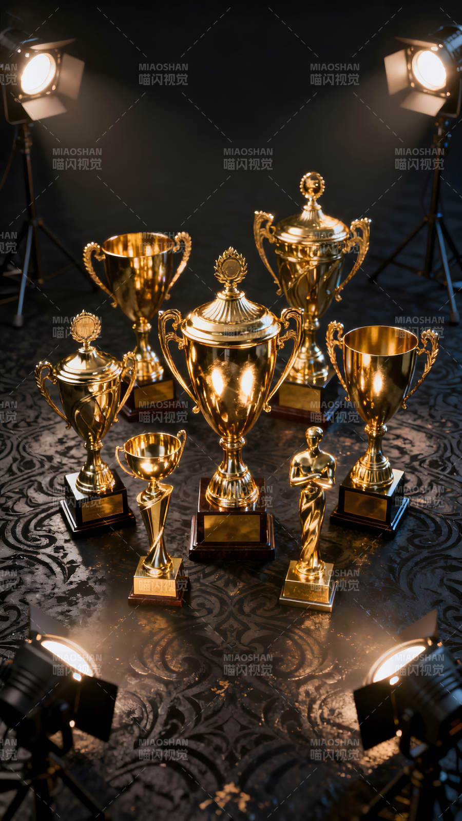 金色奖杯聚光灯下闪耀图片
