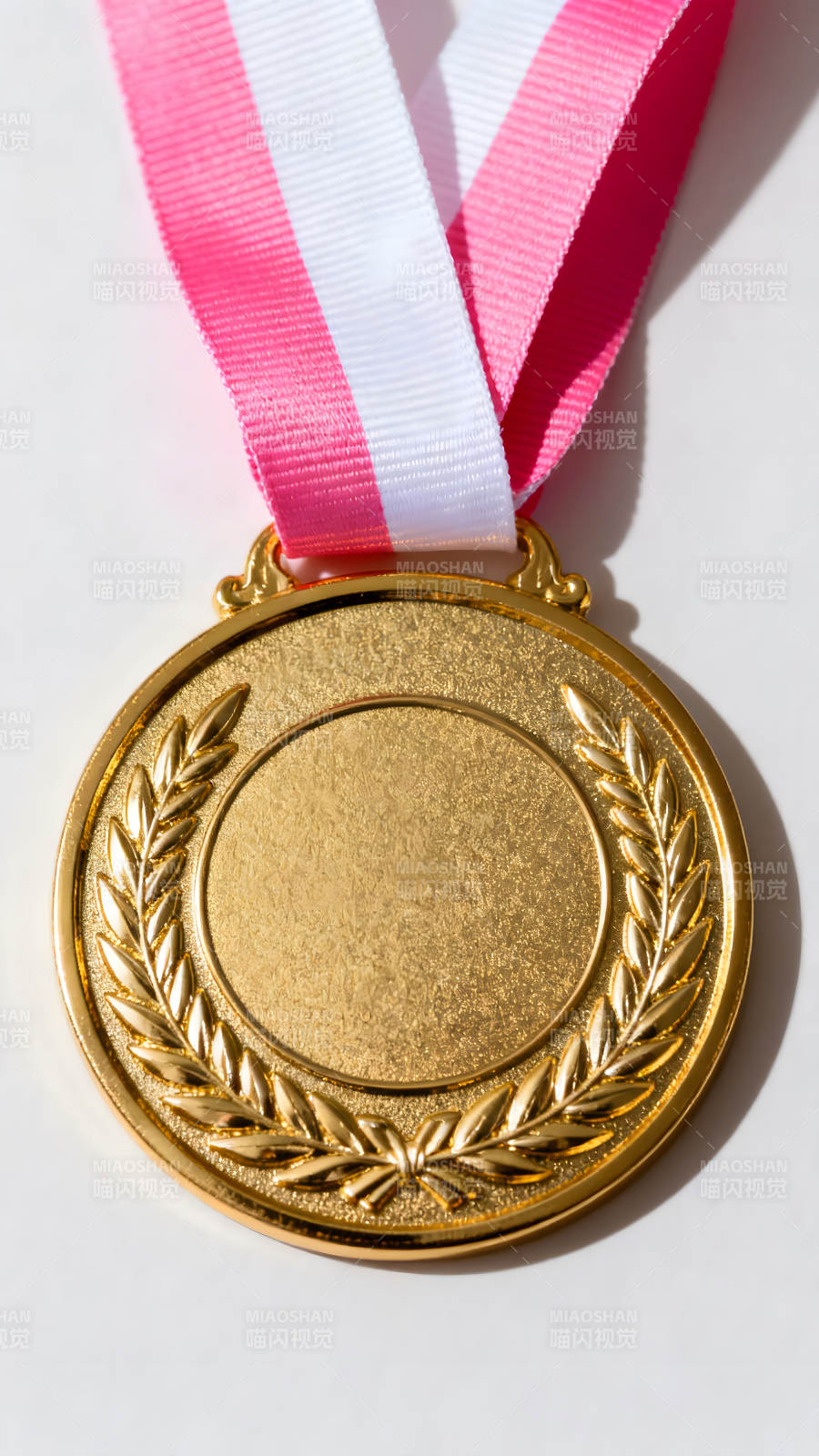 金牌挂饰特写荣誉奖励图片