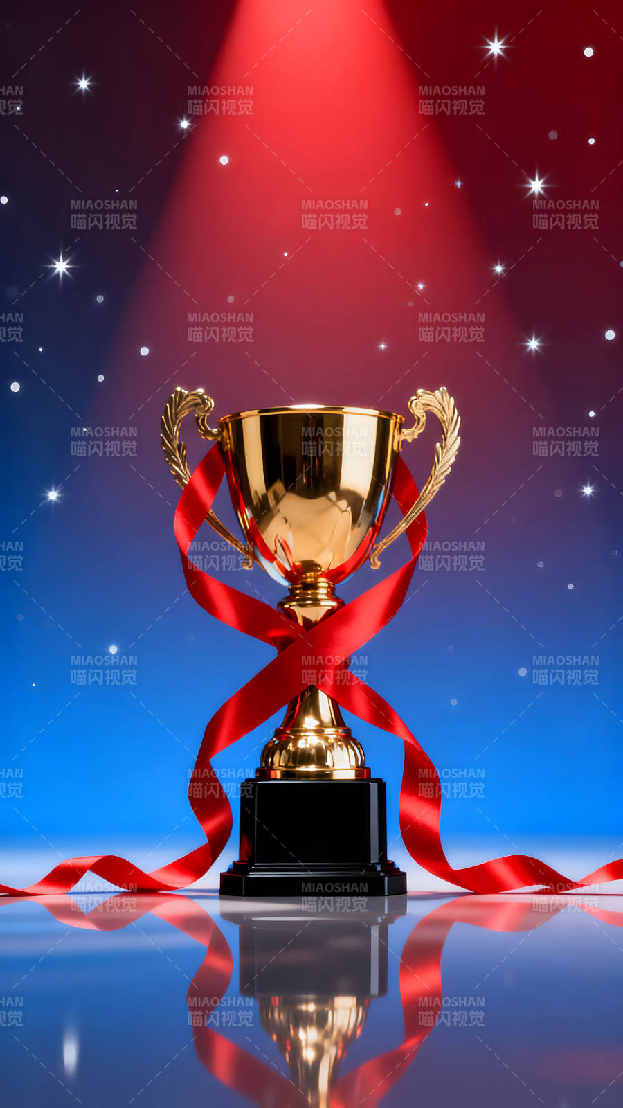 金光闪闪的奖杯配红色丝带图片
