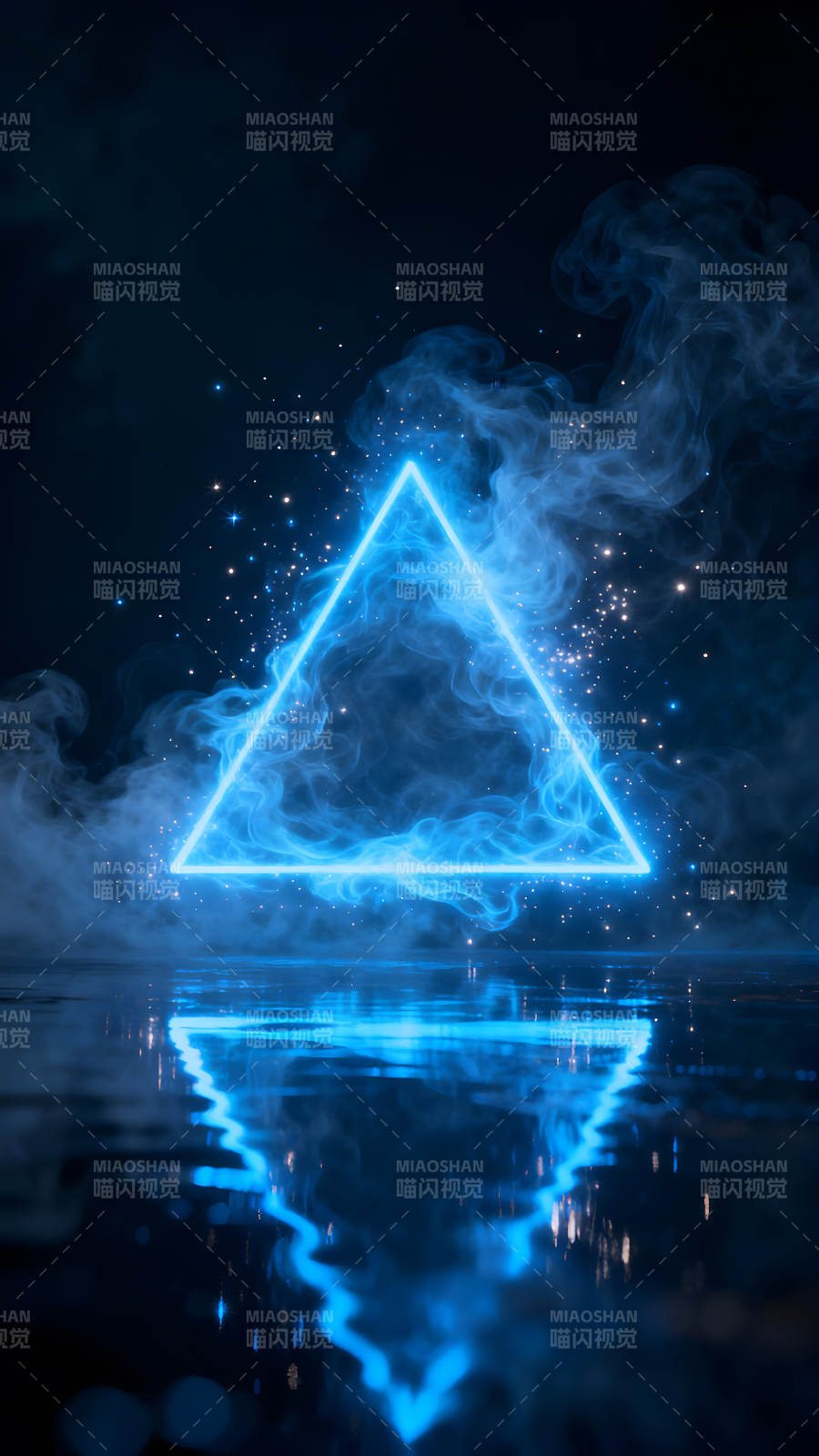发光三角形在水面上的倒影图片