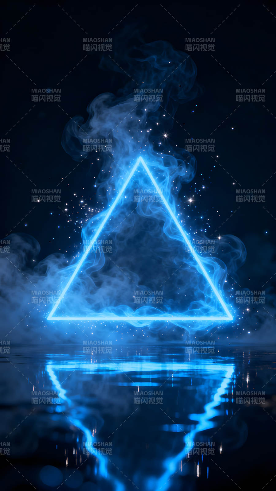 蓝色三角闪耀水面烟雾缭绕图片