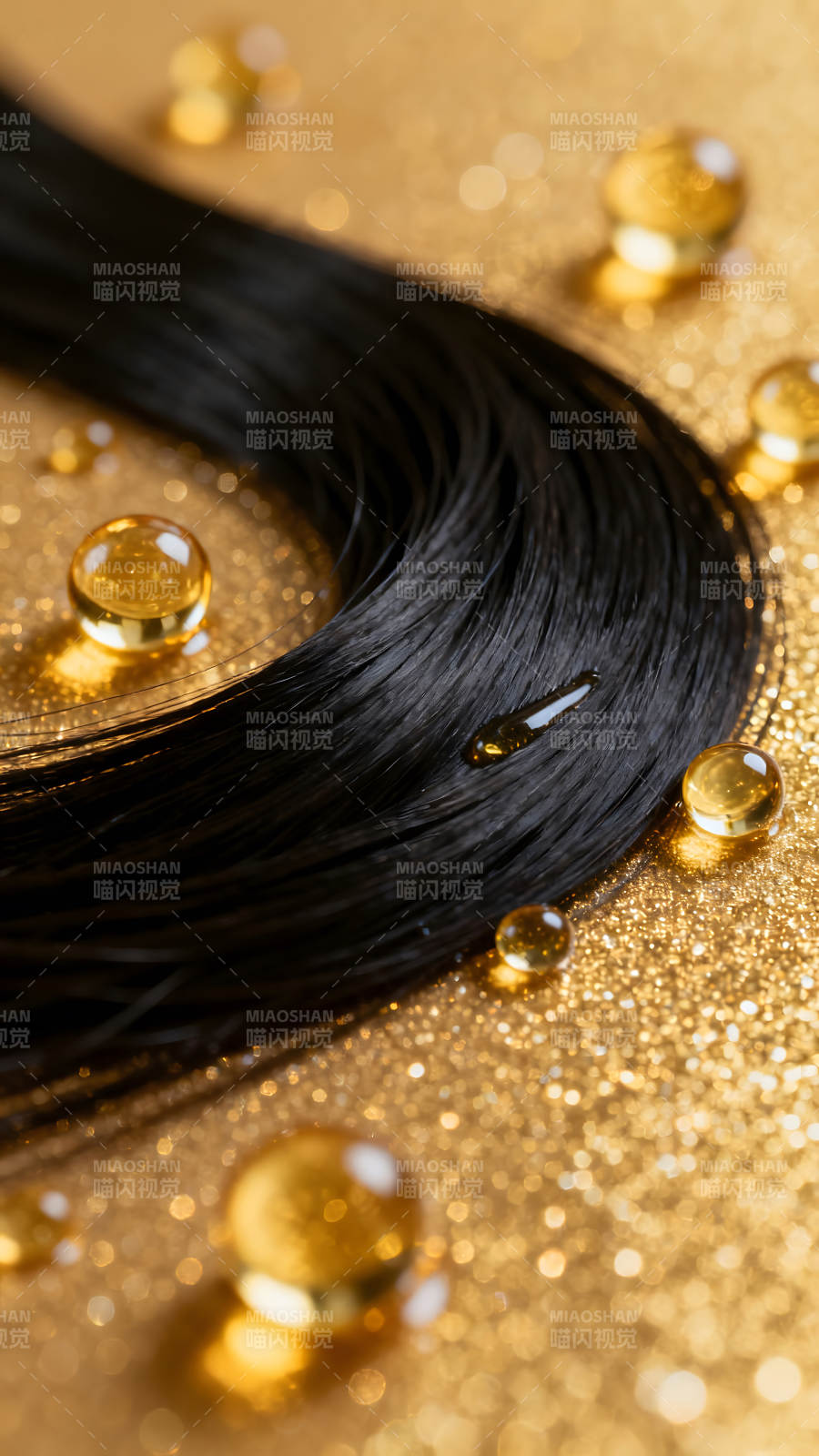 头发护理与金色光泽的视觉盛宴图片