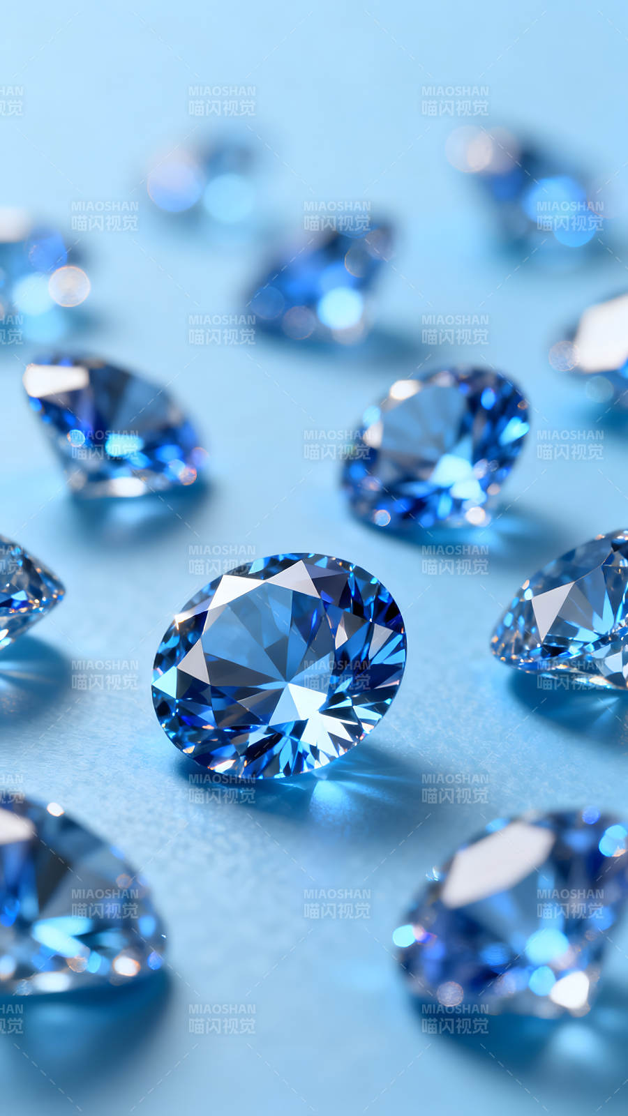 蓝宝石散落背景上的焦点图片