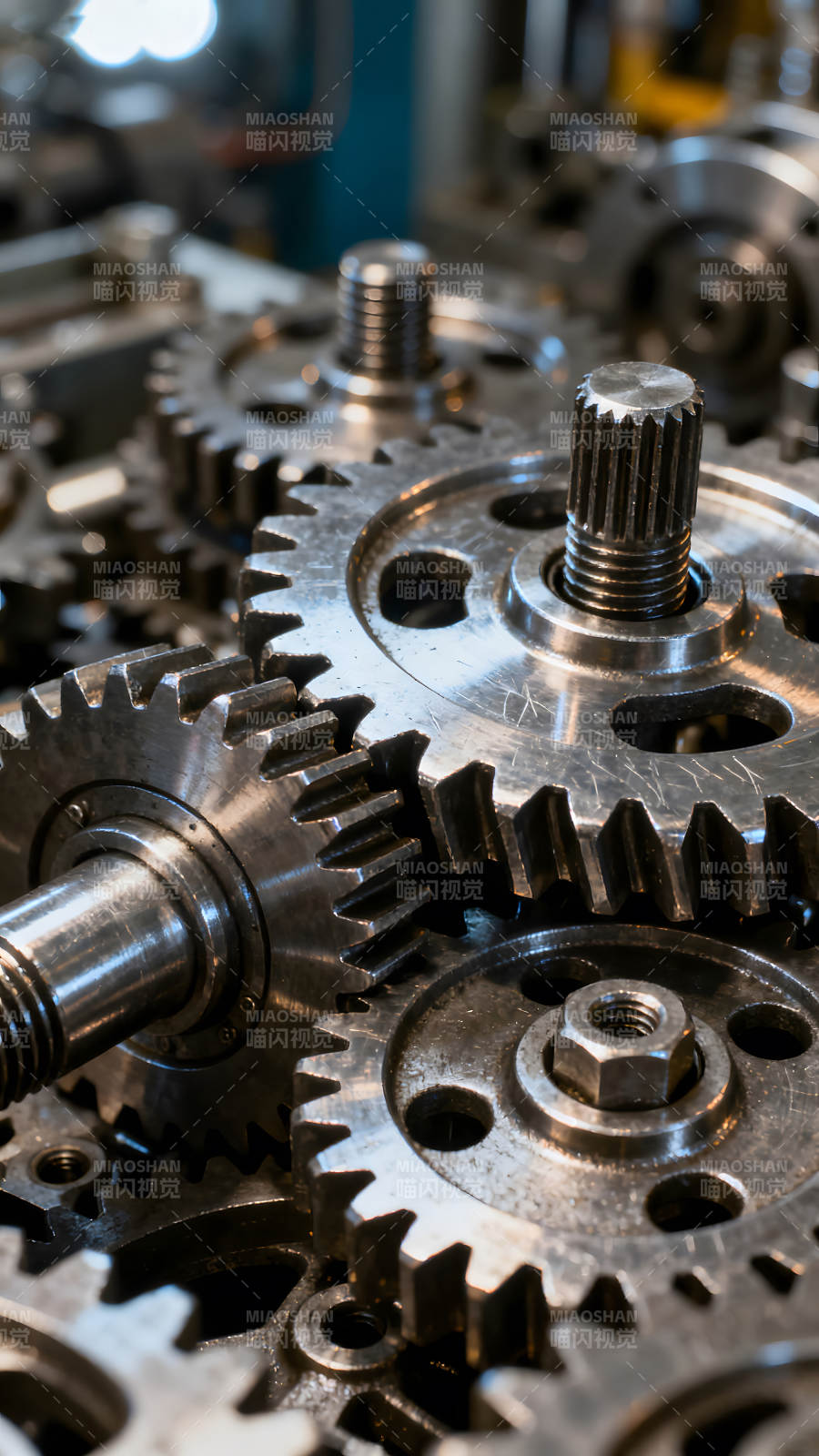 金属齿轮特写细节展示工业机械零件图片