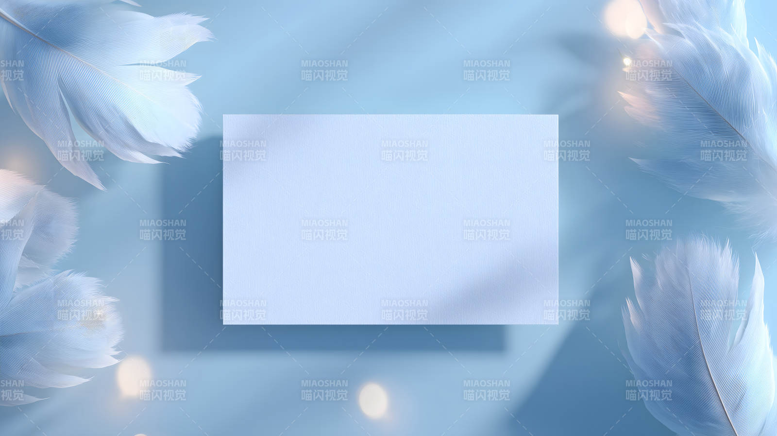 蓝羽毛衬托空白卡片清新风格图片