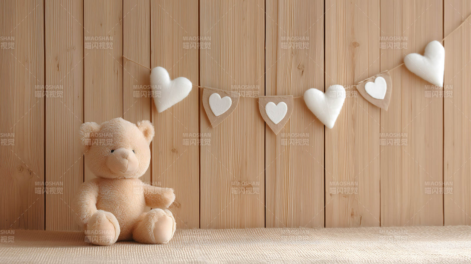 可爱玩具熊与爱心装饰温馨画面图片