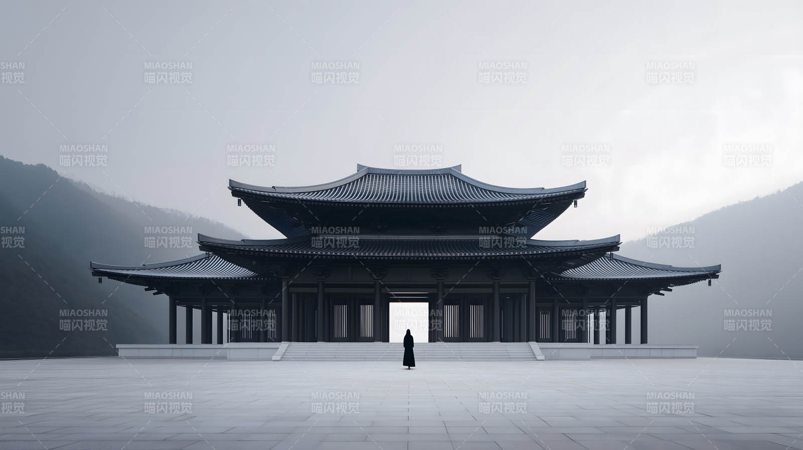 庄严肃穆的东方建筑与孤独身影图片