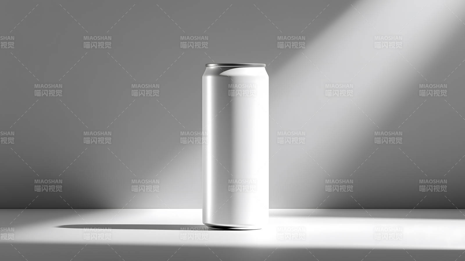 罐子置于阴影下的单色静物图片