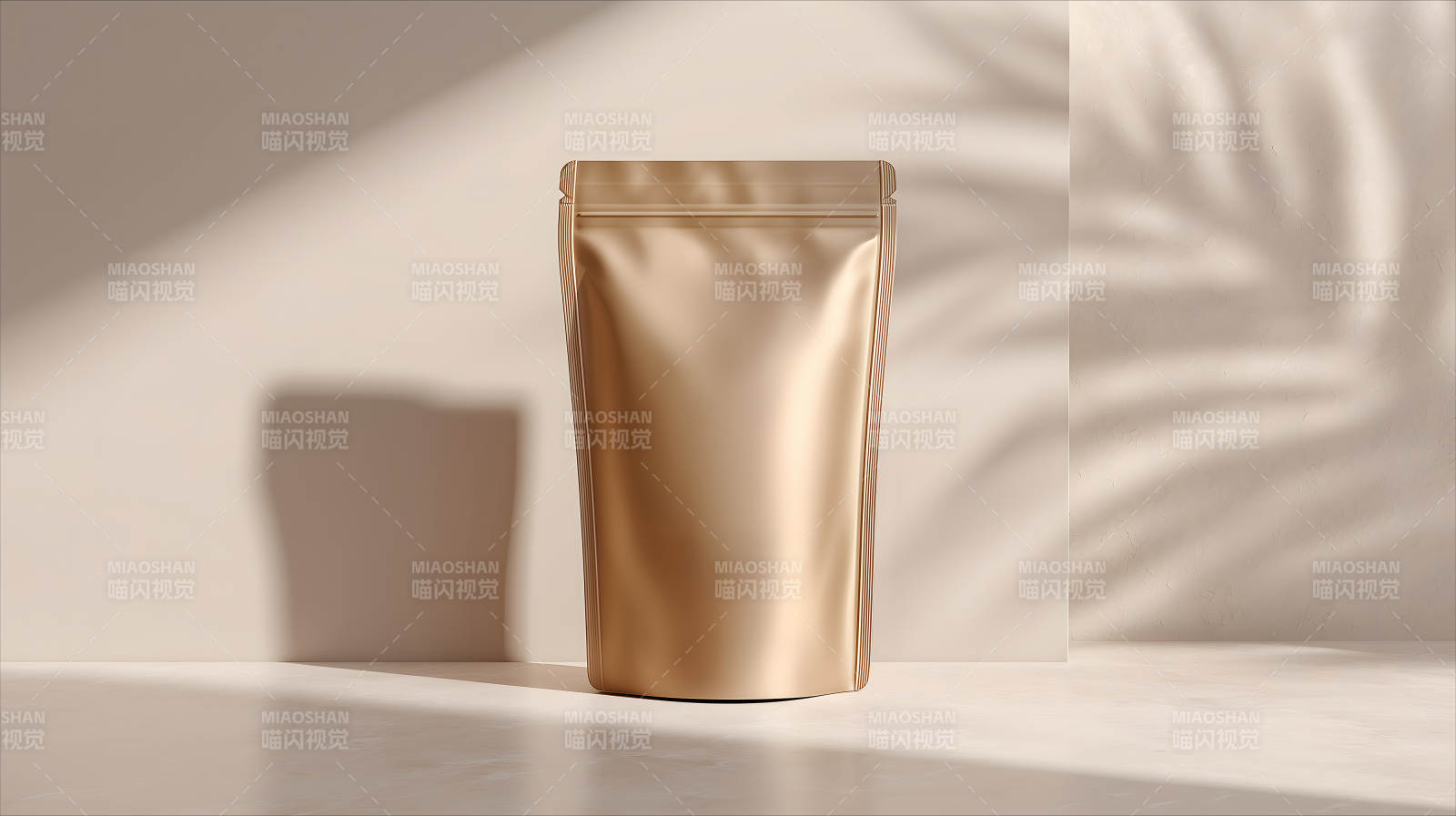 金色包装袋摆拍干净简洁图片