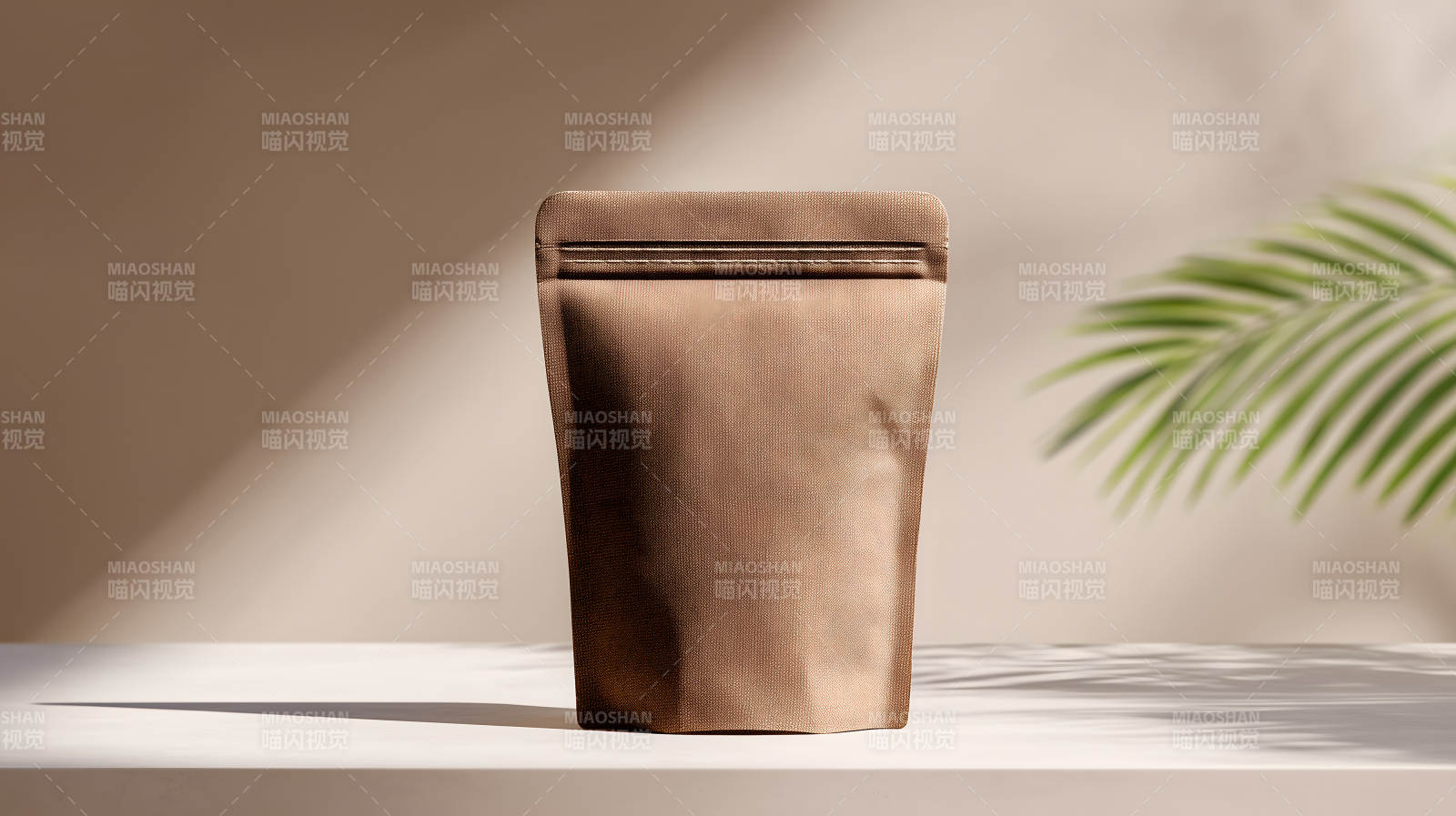 棕色包装袋静物光影效果图片