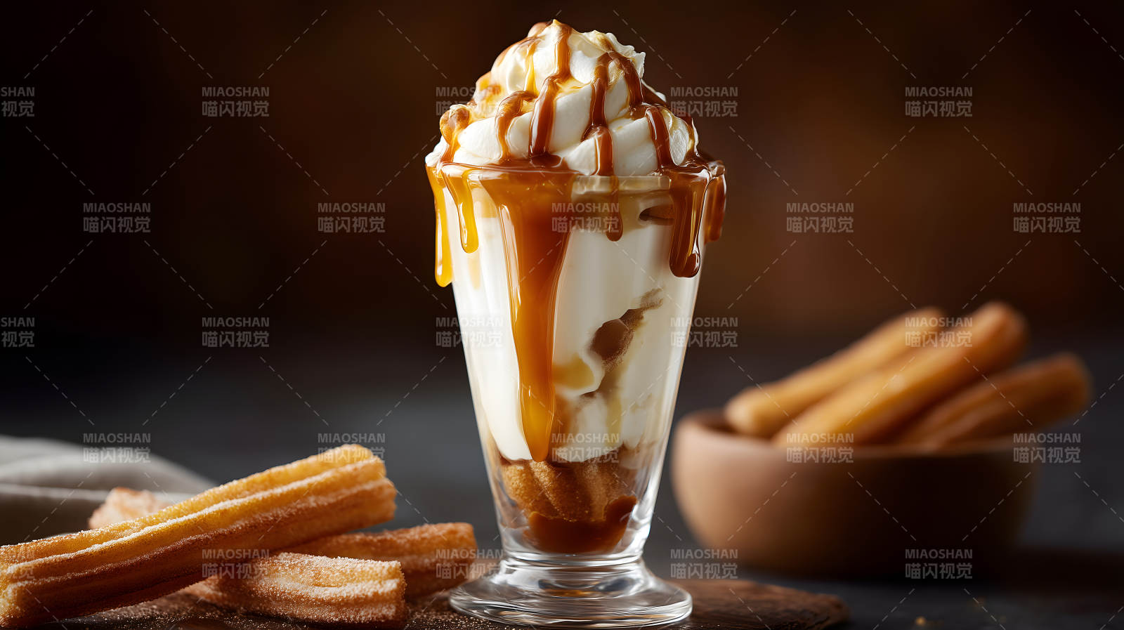 焦糖甜点搭配炸糕甜蜜诱人图片