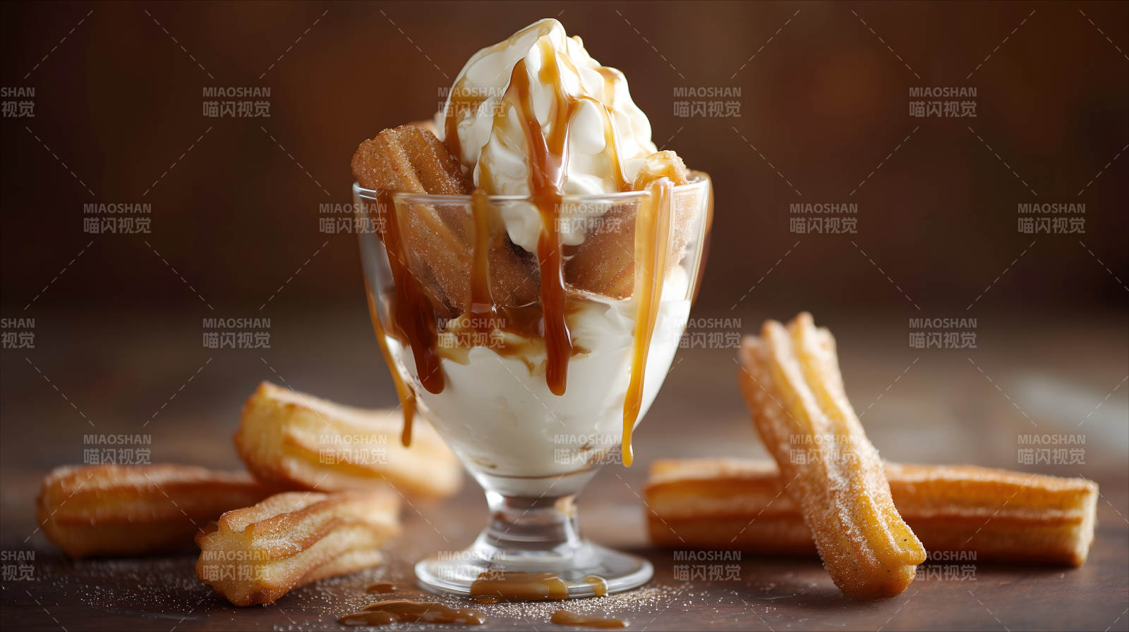 香甜诱人的焦糖奶油甜点图片