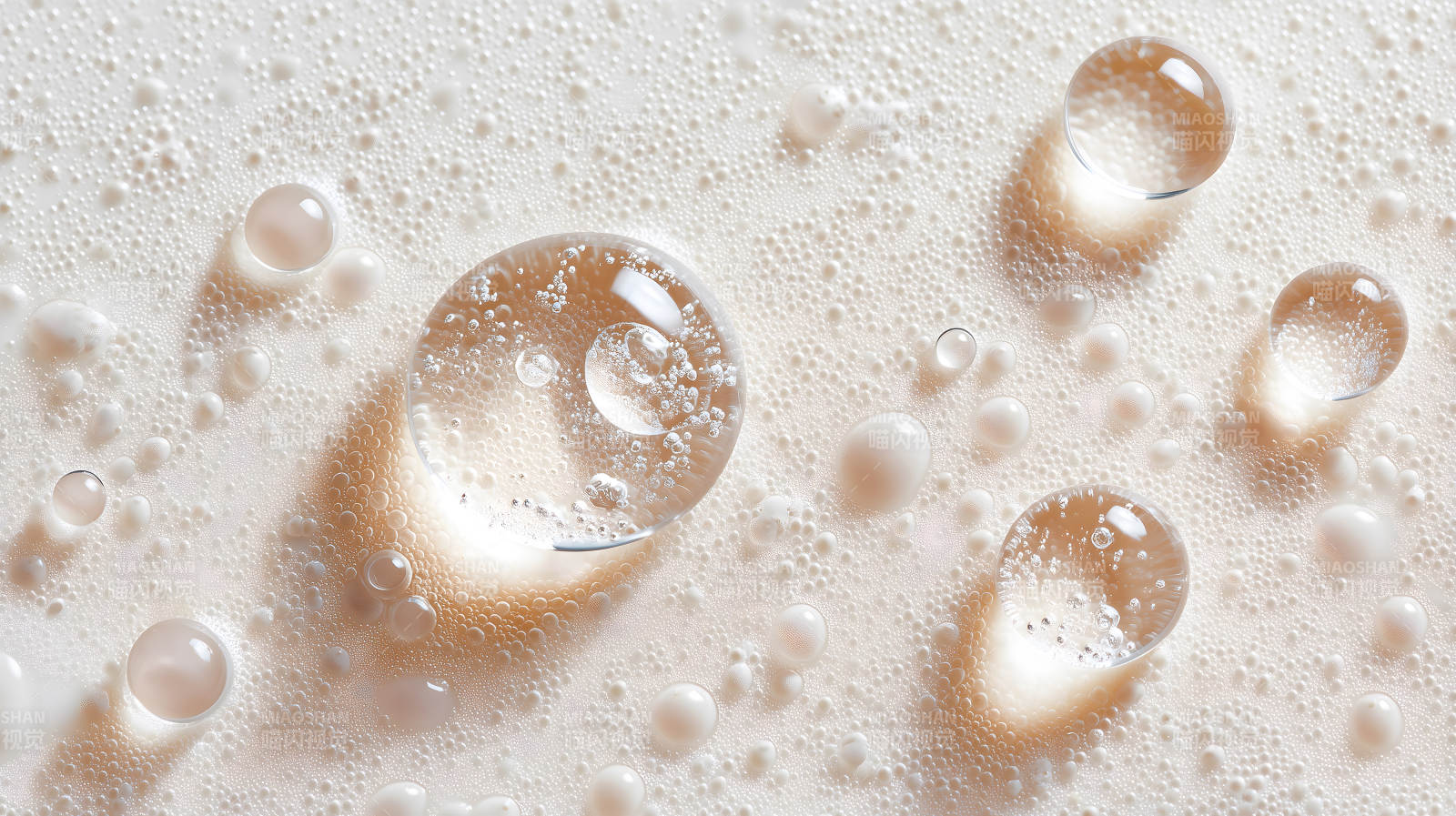 水珠和泡沫的特写图片