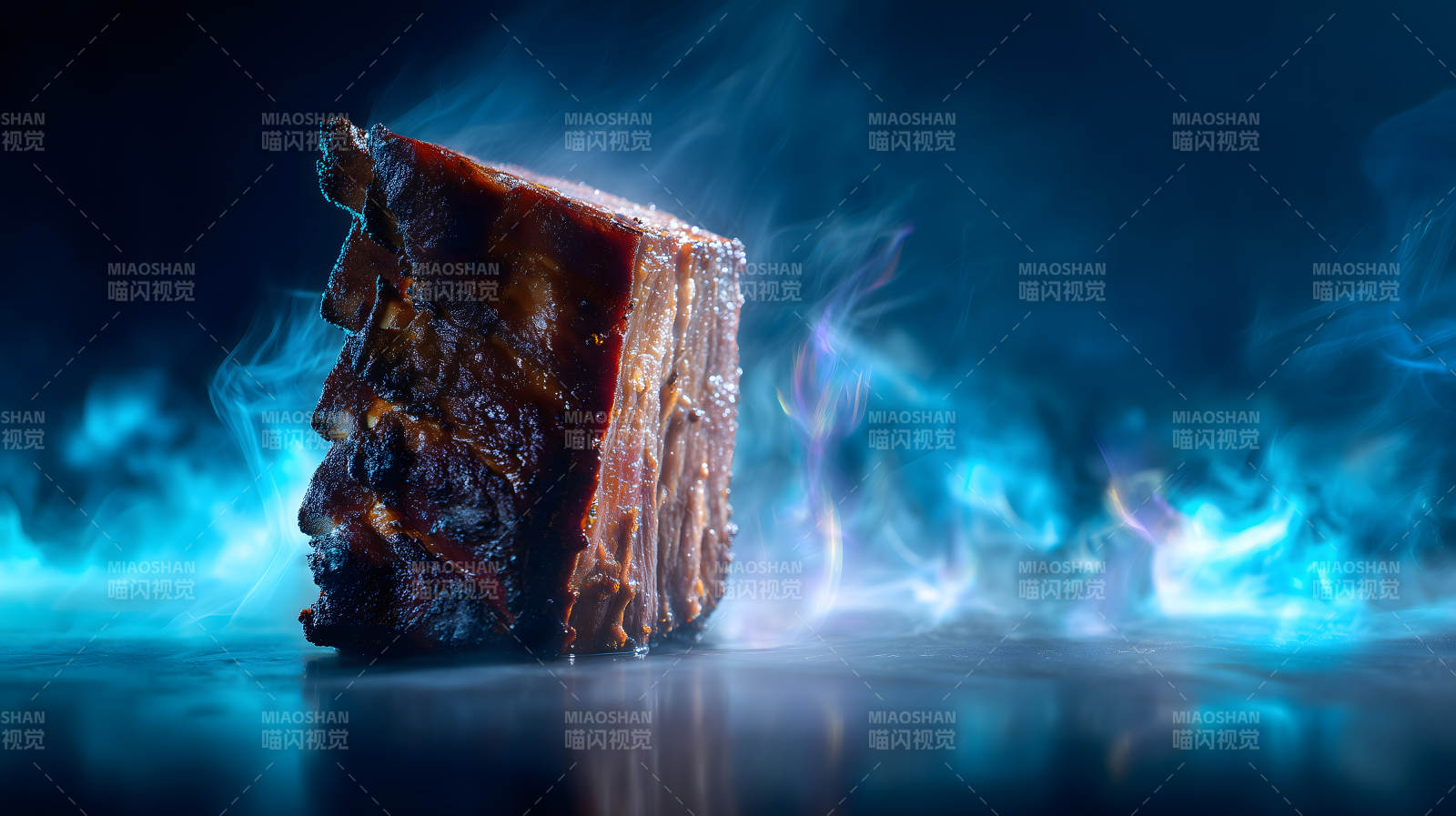 烤肉特写烟雾缭绕美味诱人图片