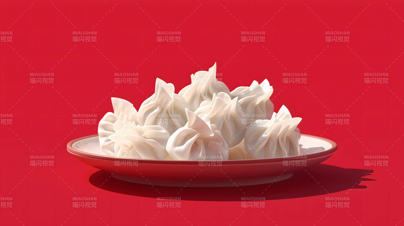 盘子里堆满的白色饺子在红色背景下图片