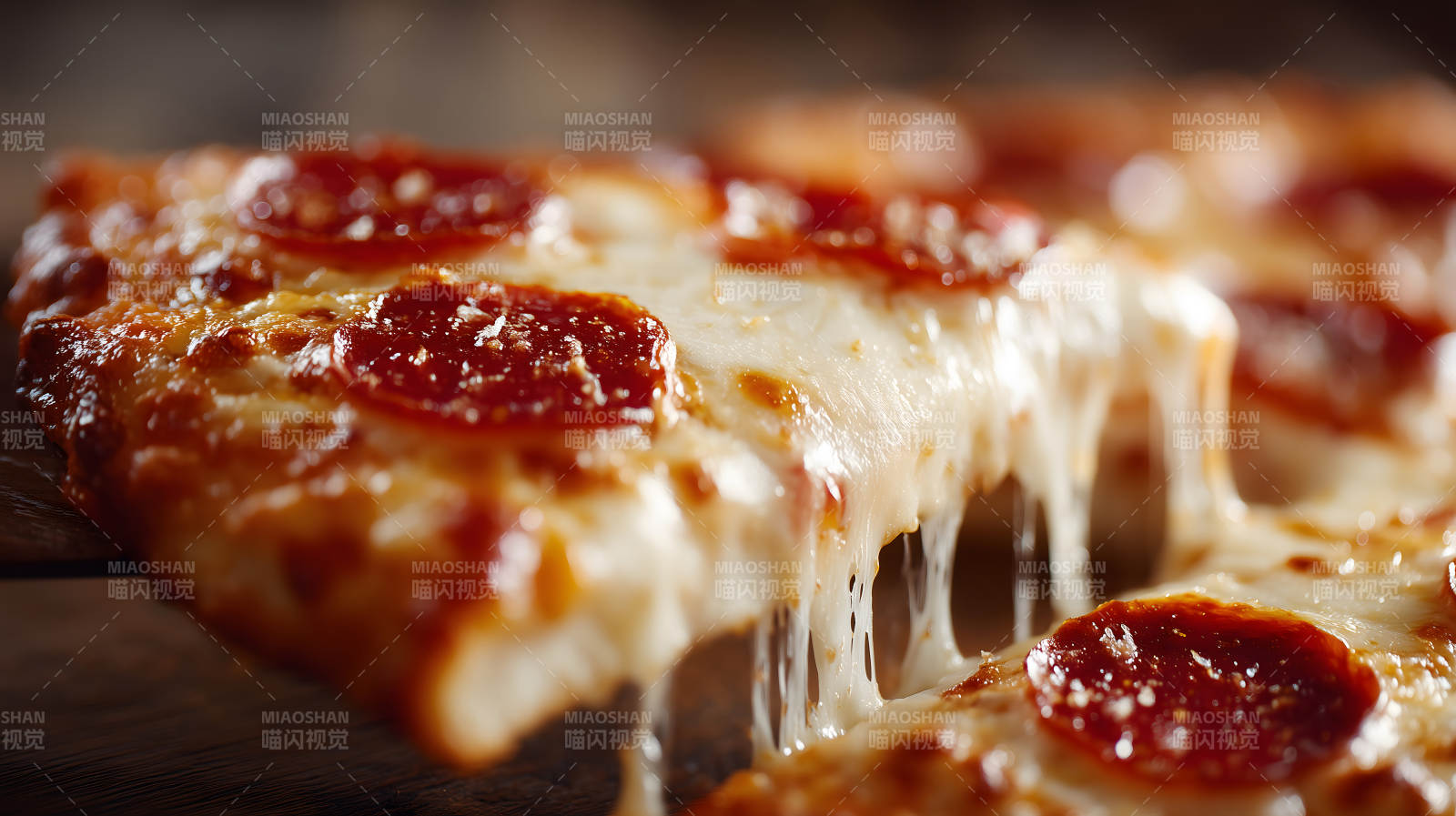 诱人的披萨切片芝士拉丝图片