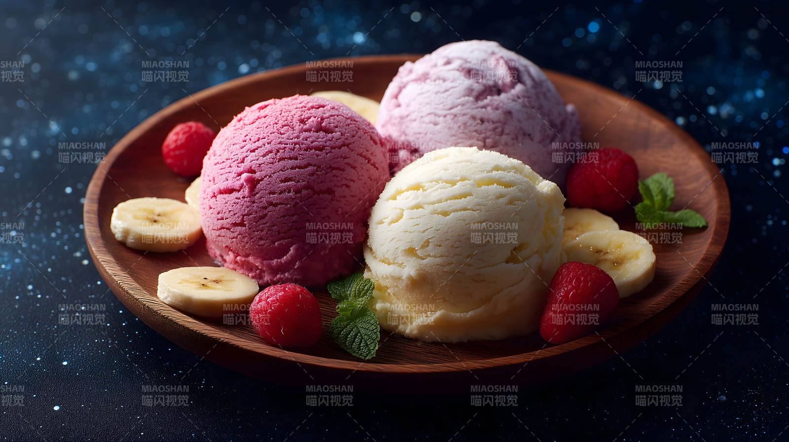 冰淇淋配水果的美味佳肴图片