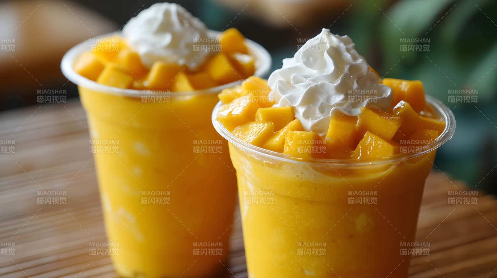 芒果冰沙配奶油图片