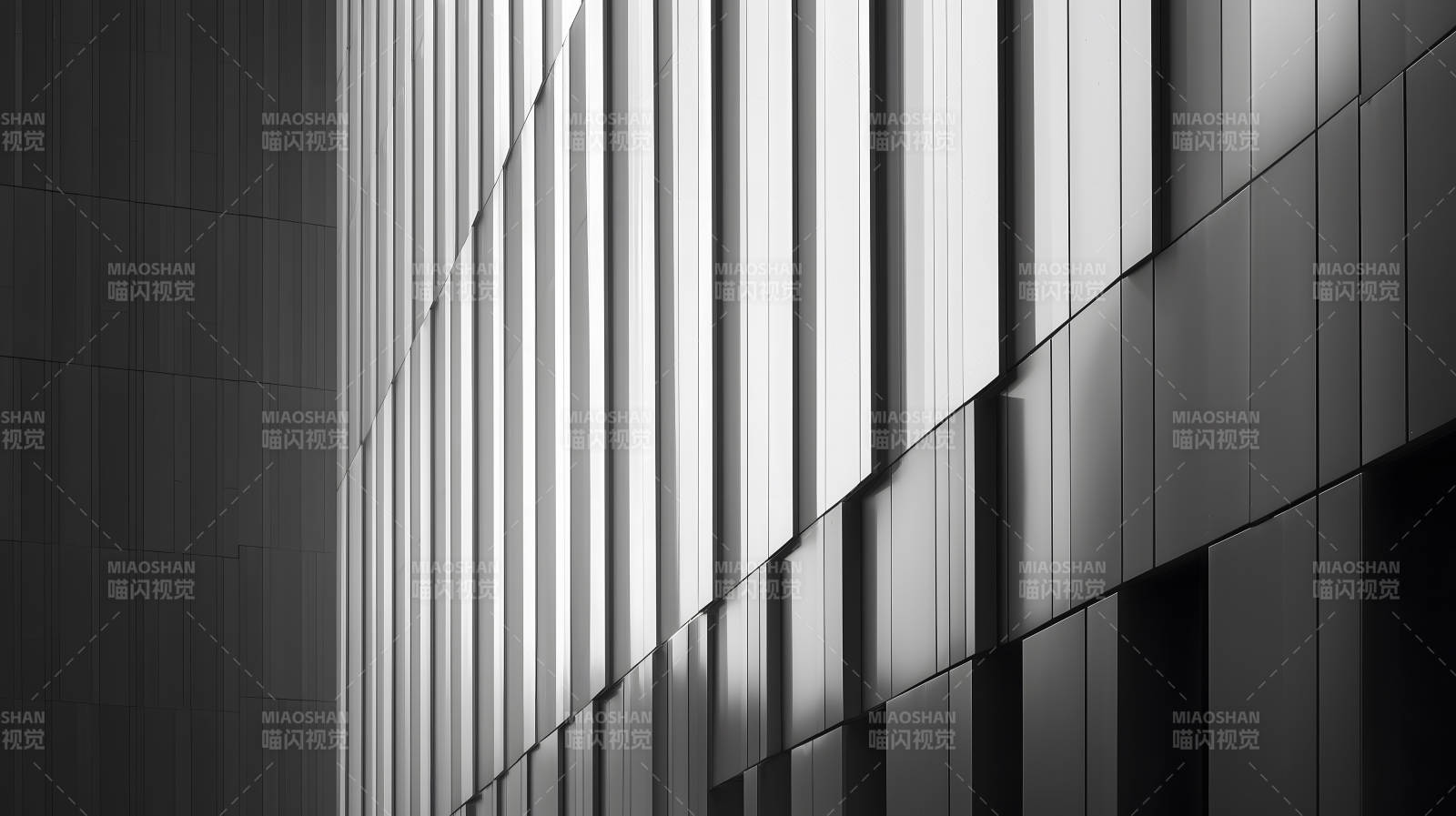 建筑立面黑白光影交织图片