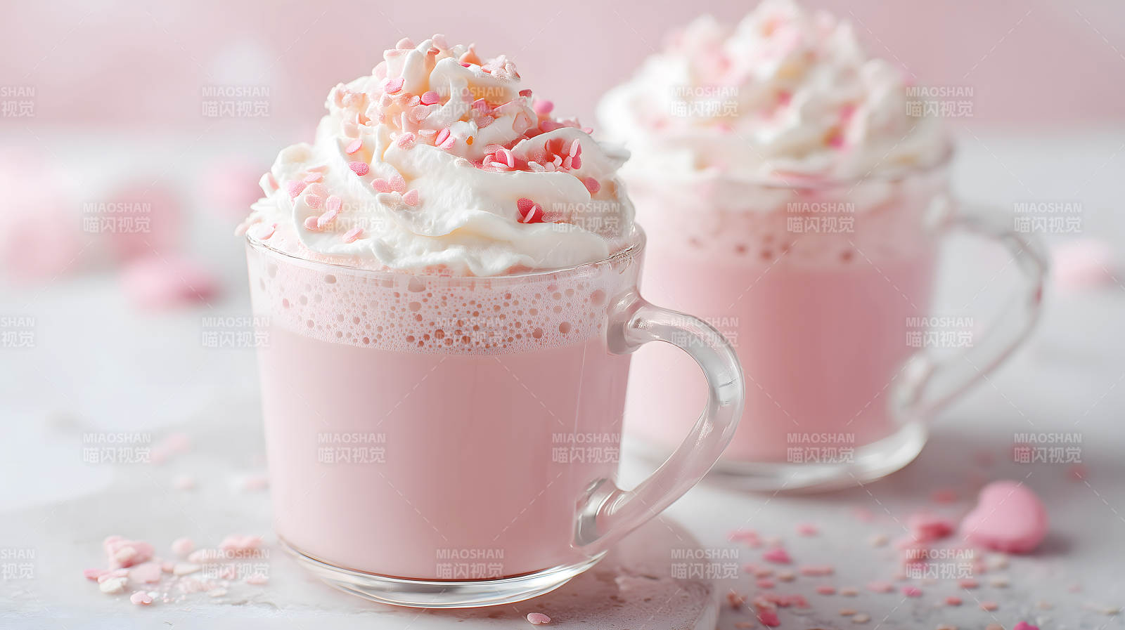 粉色饮品特写镜头奶泡装饰图片