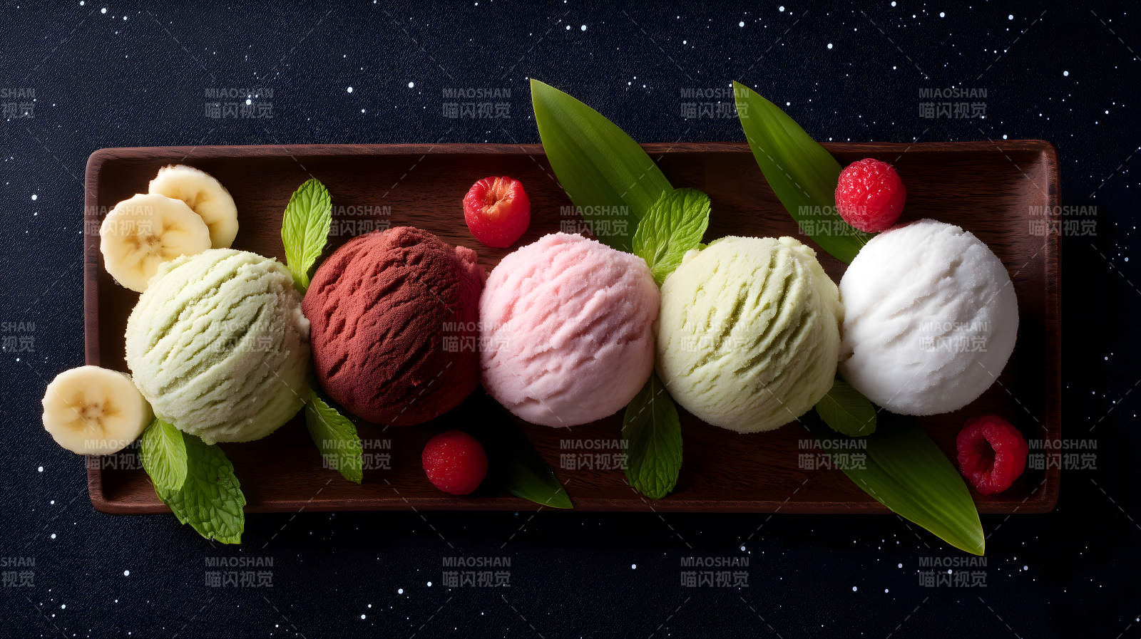 冰淇淋与水果的美味搭配图片