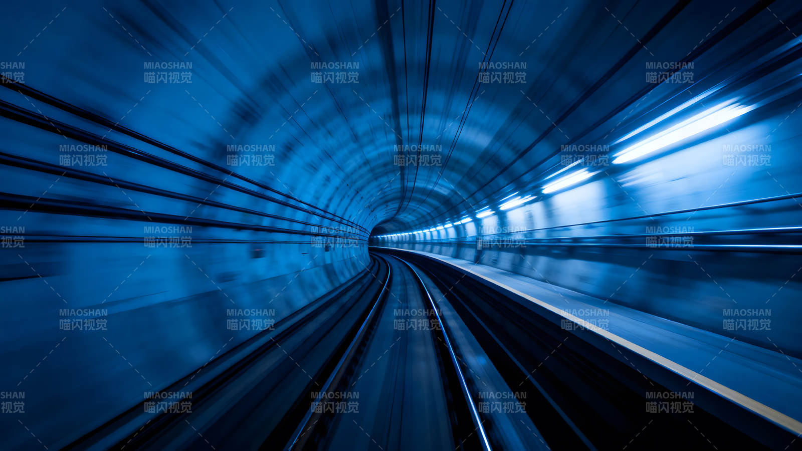 地铁隧道内高速行驶场景图片