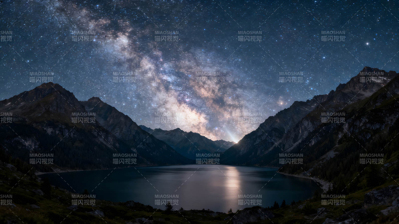 星空下的山脉与湖泊景色壮丽图片