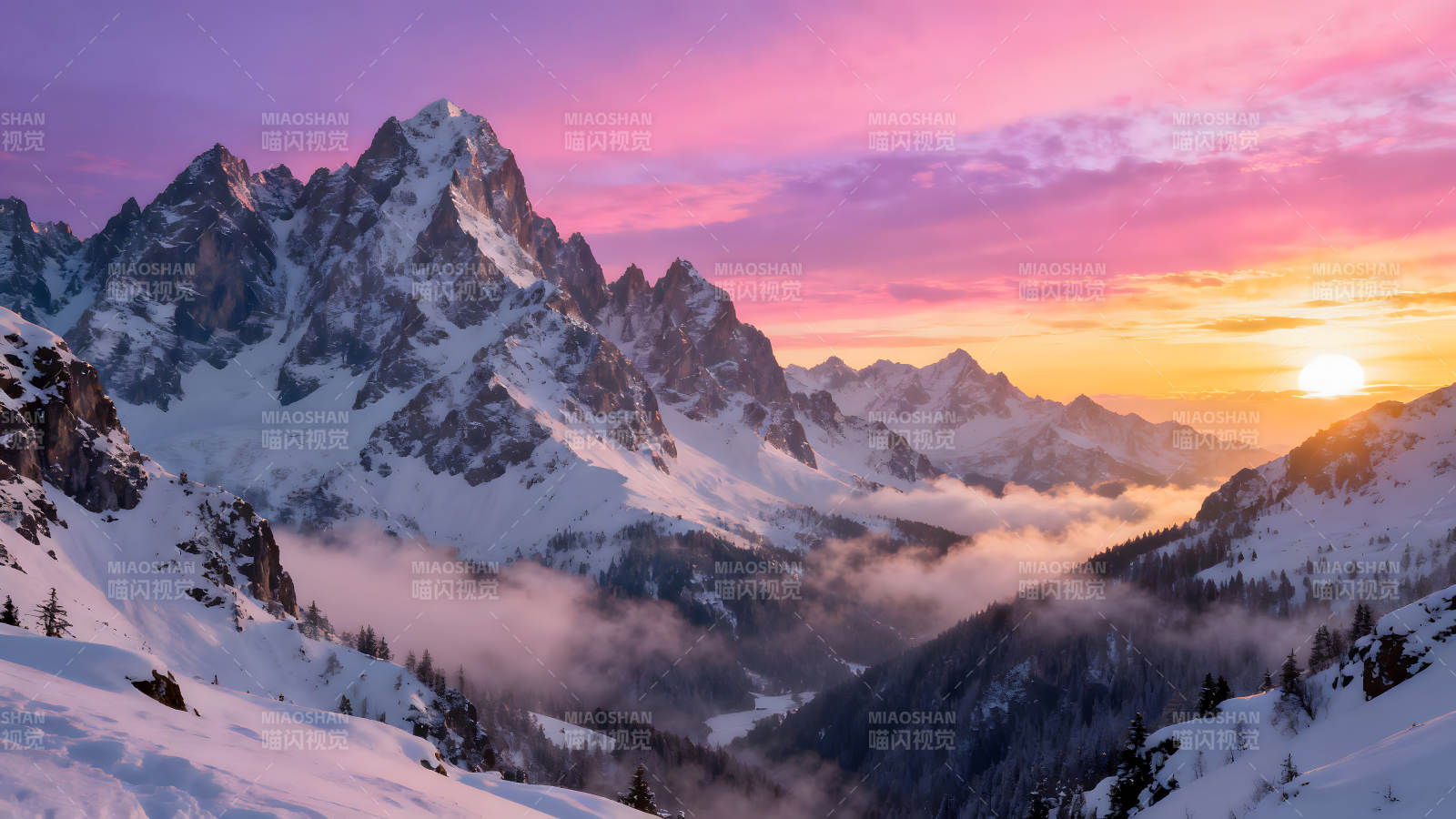 粉色天空下的雪山奇景图片