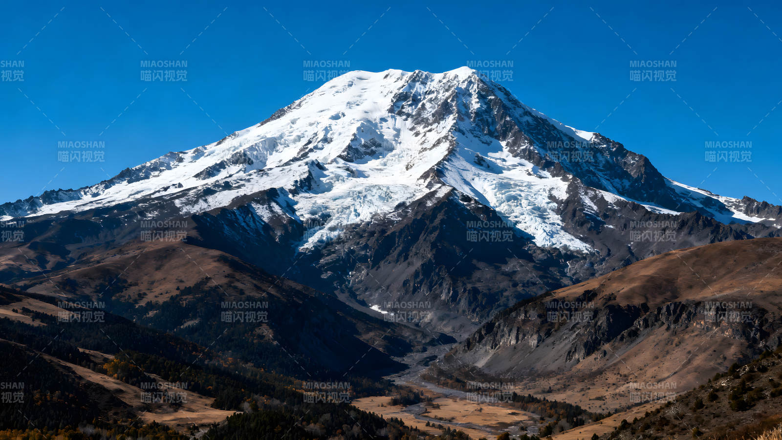 雪山壮丽景色一览无遗图片