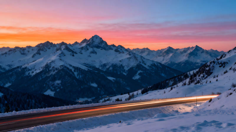 雪山公路晚霞美景图片