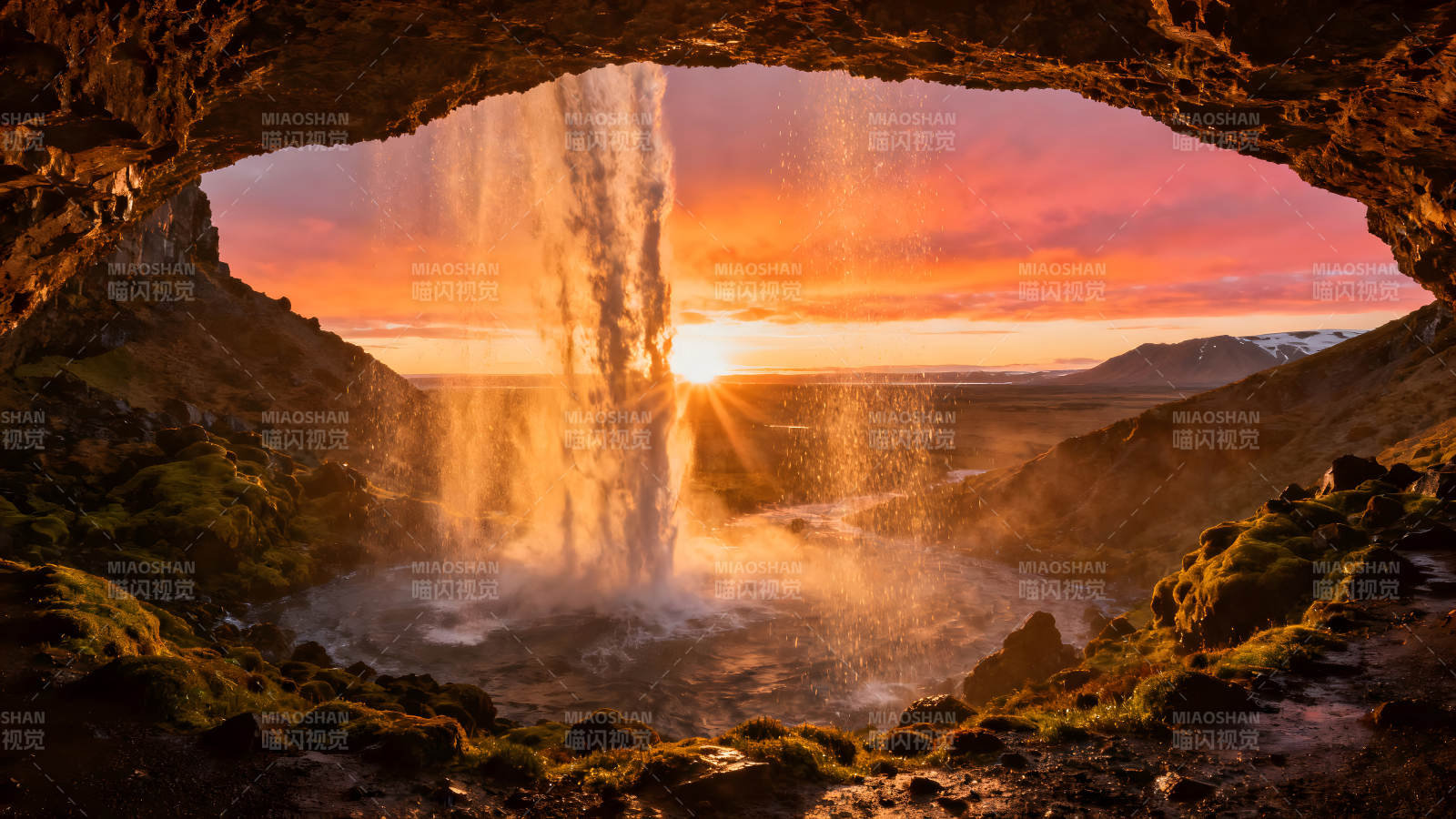 瀑布夕阳辉煌景象图片