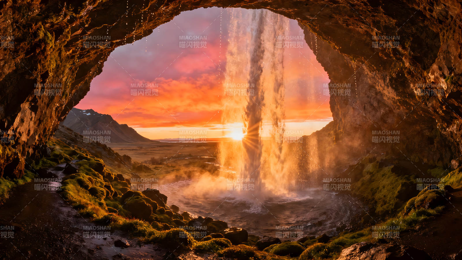 瀑布夕阳下的岩洞风光图片