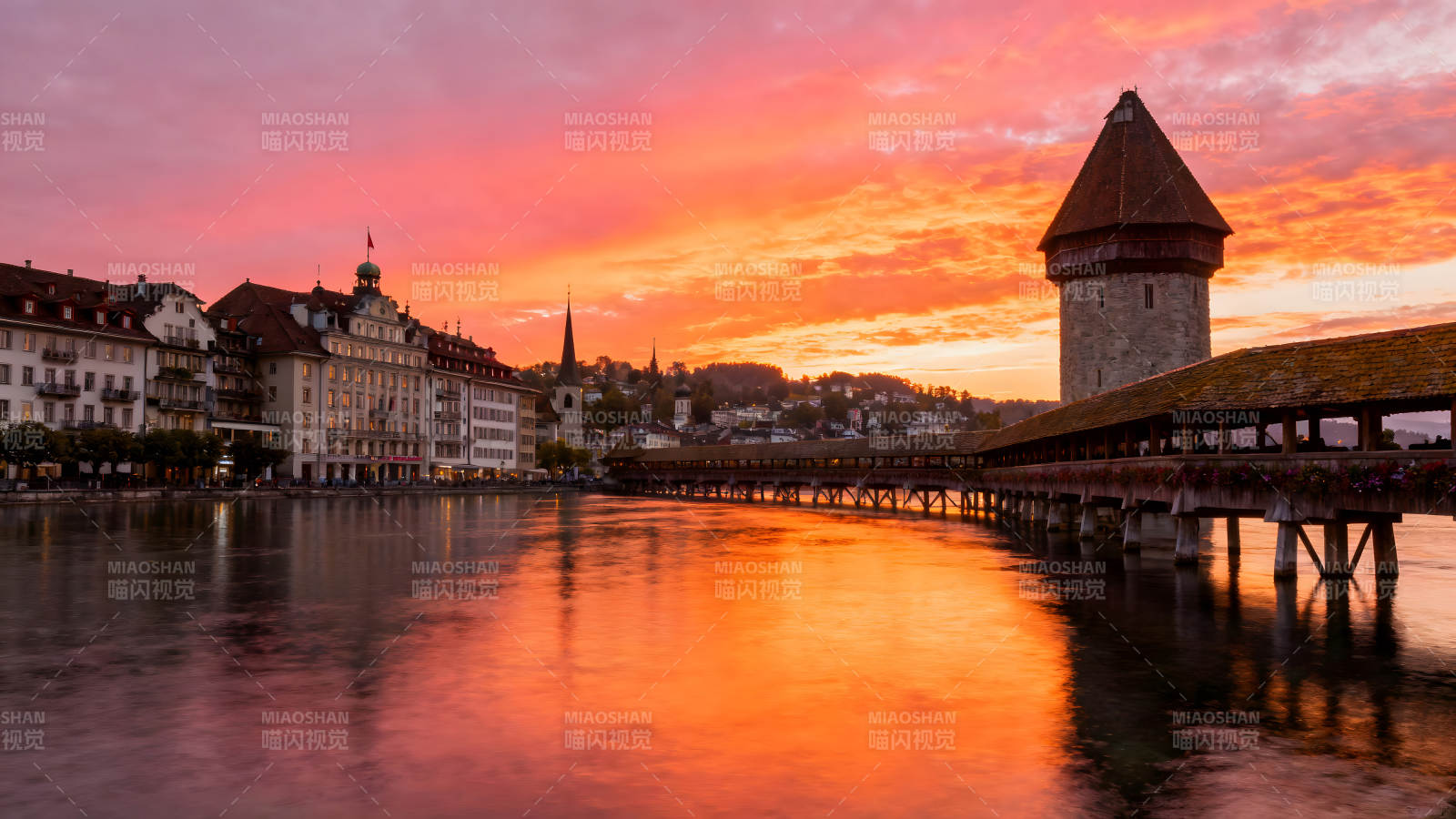 瑞士卢塞恩卡佩尔桥夕阳美景图片