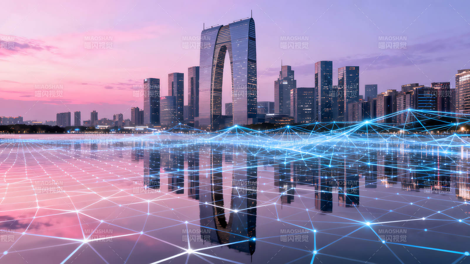 城市夜景与科技网络连接图片