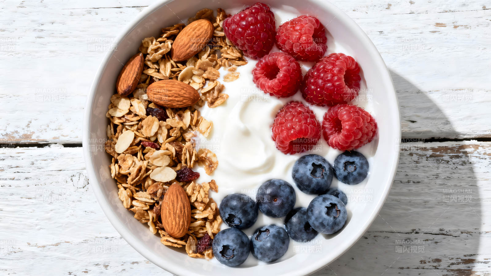 美味的燕麦水果早餐图片