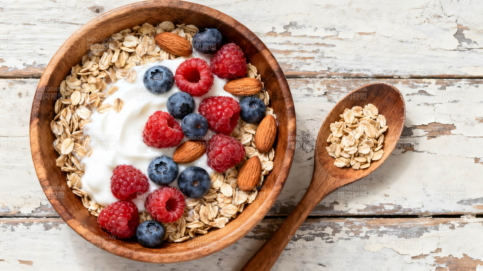 燕麦加水果的美味早餐图片
