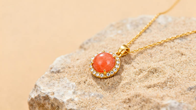 金饰项链特写展示图片