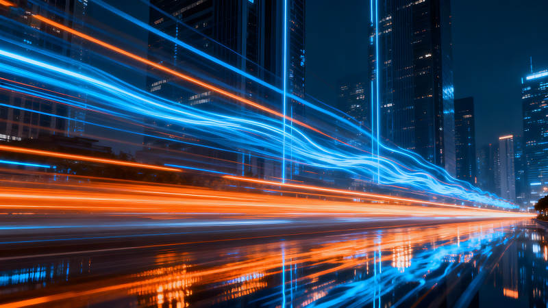 夜晚城市车流光影交错的景象图片