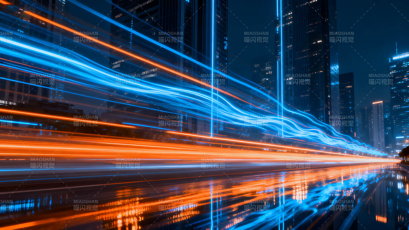 夜晚城市车流光影交错的景象图片