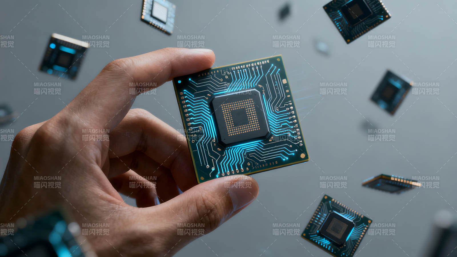 手持芯片展示未来科技图片