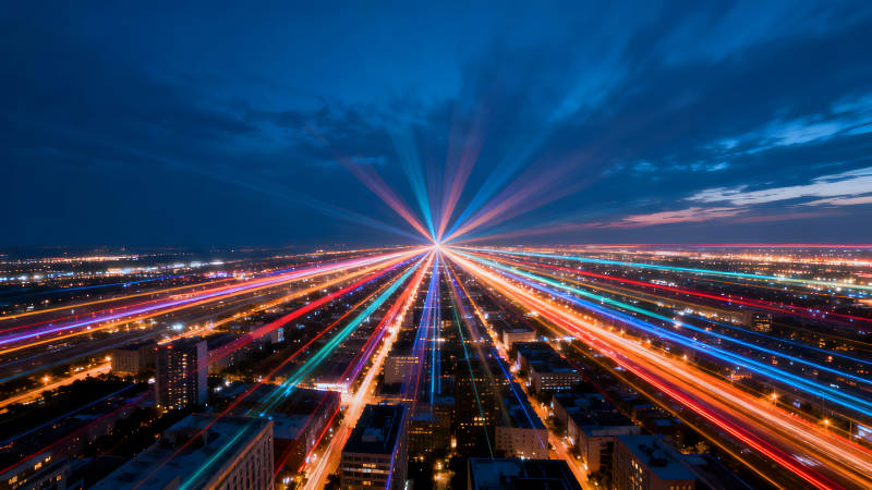 夜幕下的城市光轨与建筑图片