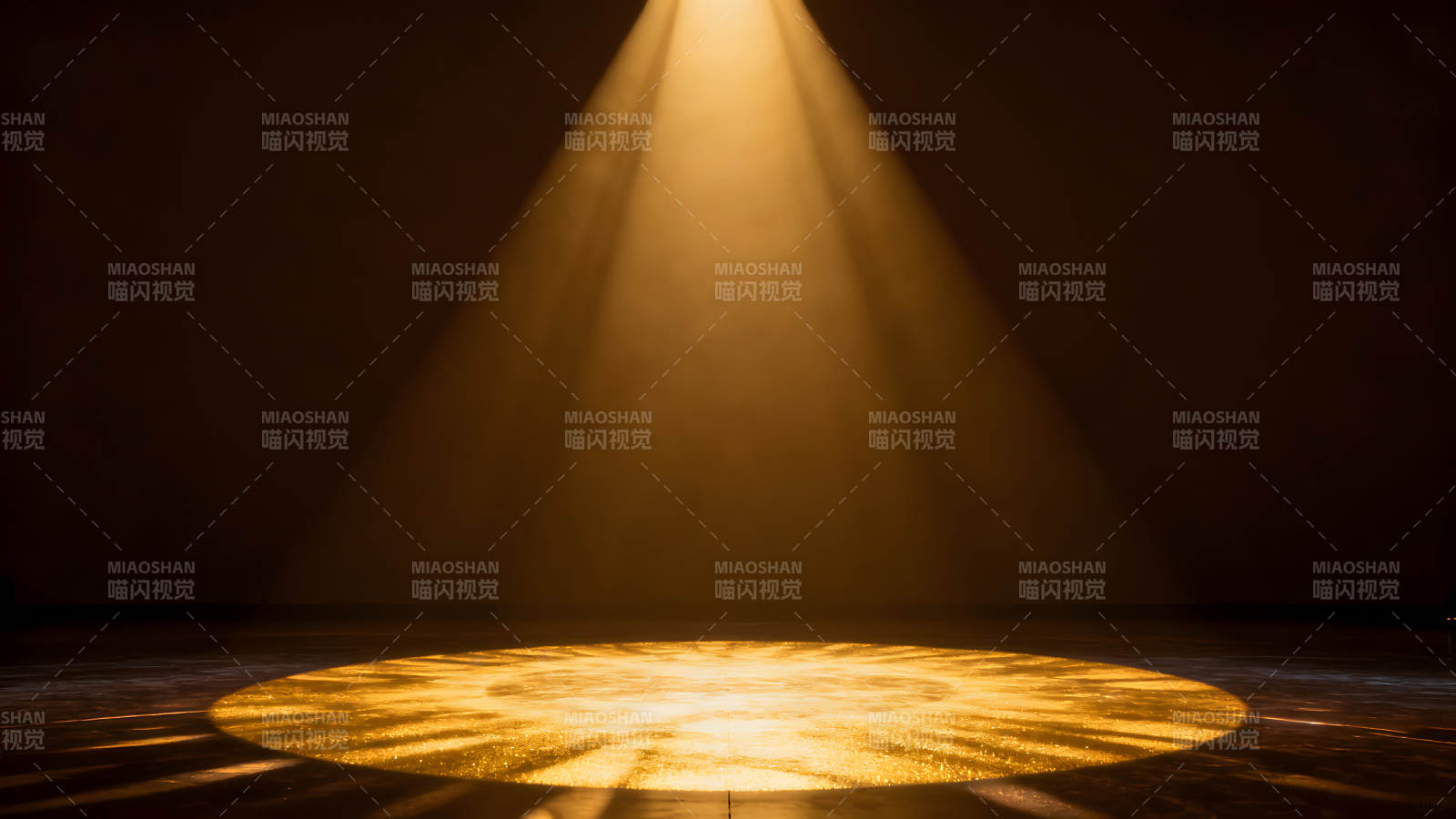 舞台聚光灯照射下的圆形光斑图片