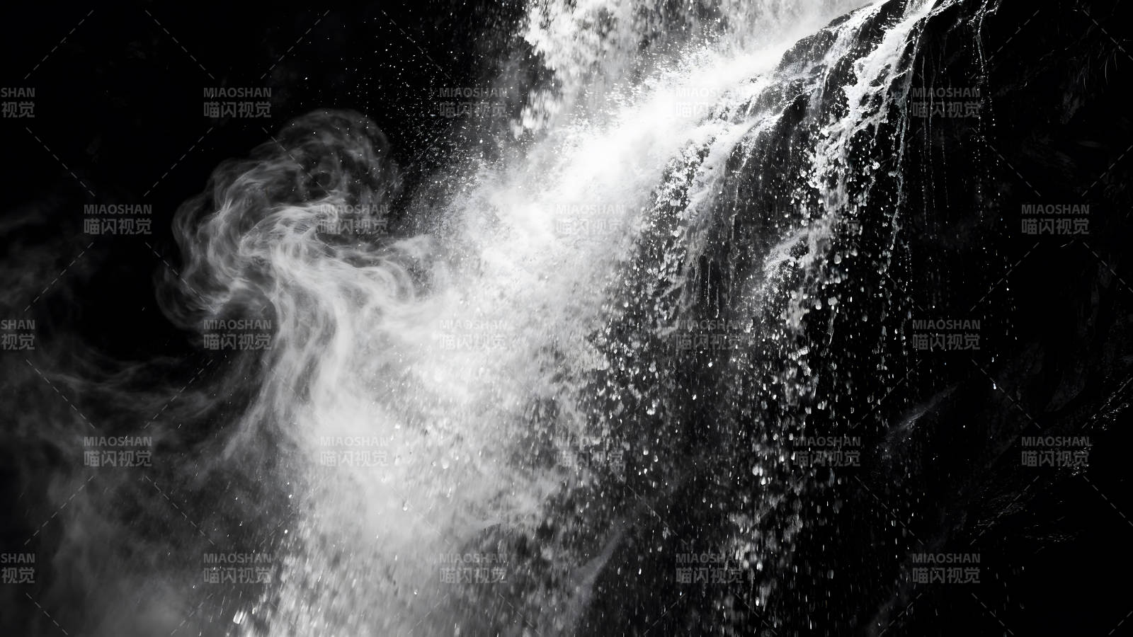 瀑布水雾黑白摄影图片